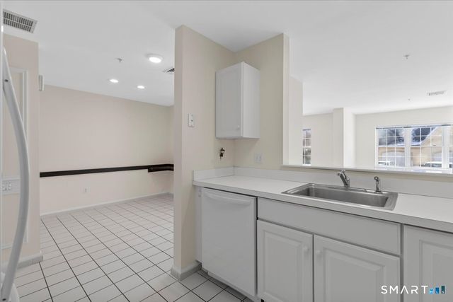 75 Washington Avenue 5-104, Hamden, CT 06518