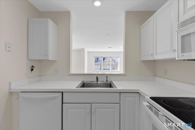 75 Washington Avenue 5-104, Hamden, CT 06518