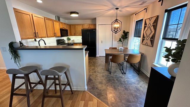 609 Arbor Circle 609, Lakemoor, IL 60051