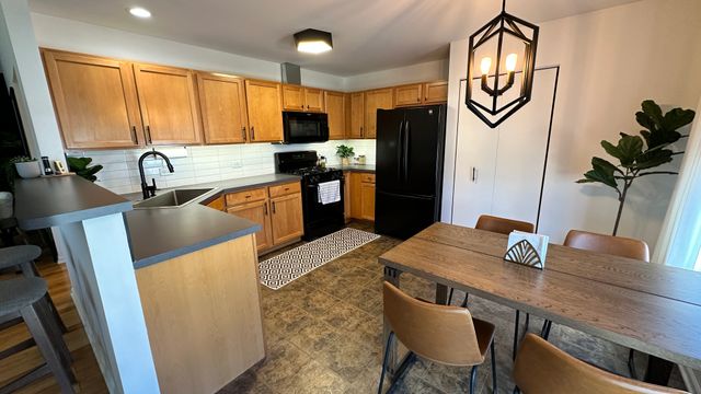 609 Arbor Circle 609, Lakemoor, IL 60051