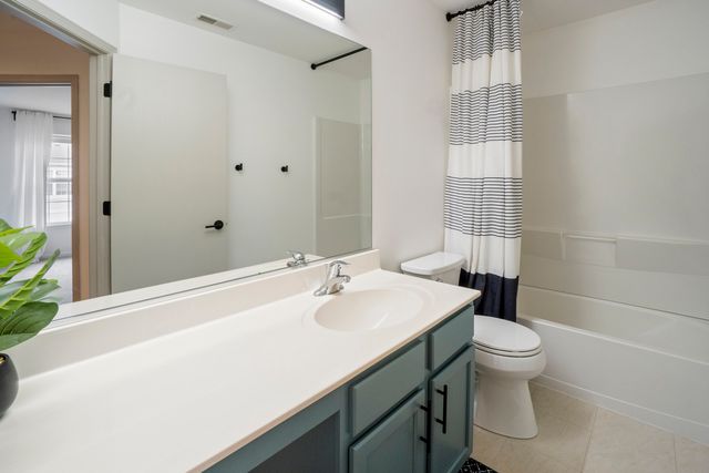 609 Arbor Circle 609, Lakemoor, IL 60051