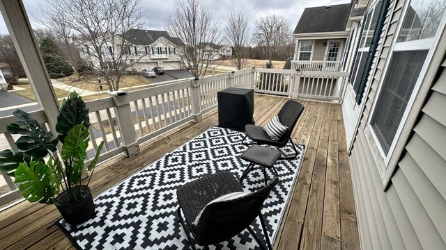 609 Arbor Circle 609, Lakemoor, IL 60051