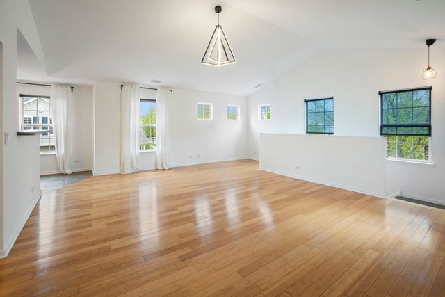 609 Arbor Circle 609, Lakemoor, IL 60051