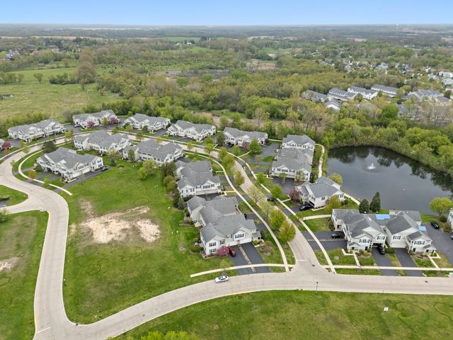 609 Arbor Circle 609, Lakemoor, IL 60051