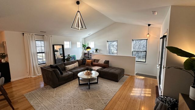 609 Arbor Circle 609, Lakemoor, IL 60051