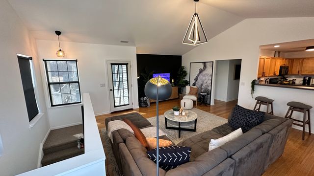 609 Arbor Circle 609, Lakemoor, IL 60051