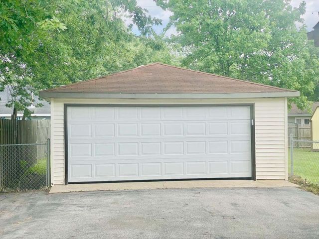 745 Juniper Road, Valparaiso, IN 46385