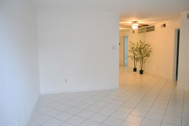 845 Augusta Drive 17, Houston, TX 77057