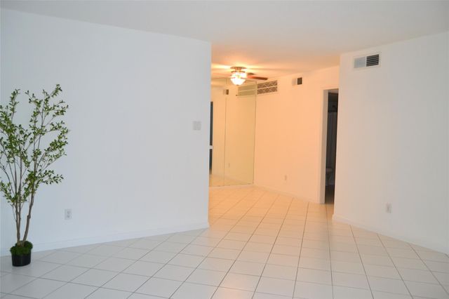 845 Augusta Drive 17, Houston, TX 77057