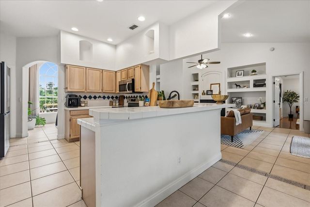 1934 THOROUGHBRED DRIVE, Gotha, FL 34734