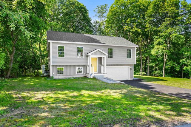 15 Bartlett Street, Epping, NH 03042