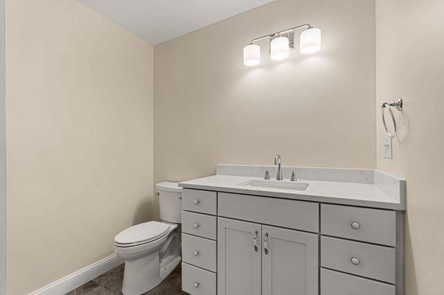 15 Bartlett Street, Epping, NH 03042