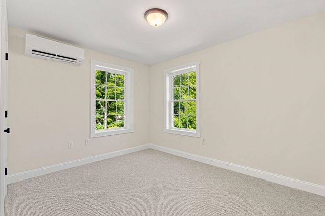 15 Bartlett Street, Epping, NH 03042
