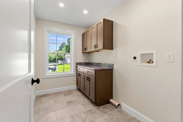 15 Bartlett Street, Epping, NH 03042