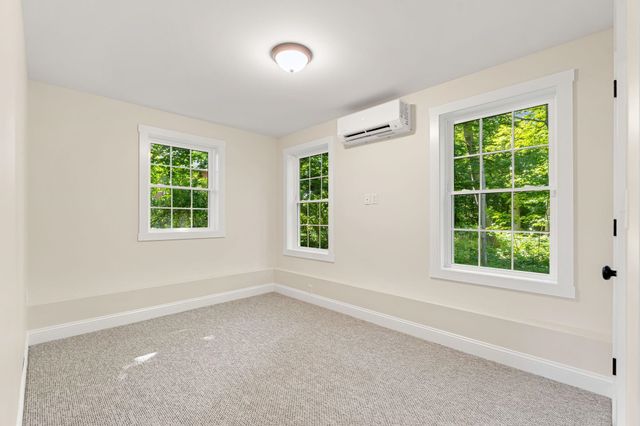 15 Bartlett Street, Epping, NH 03042