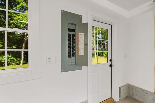 15 Bartlett Street, Epping, NH 03042