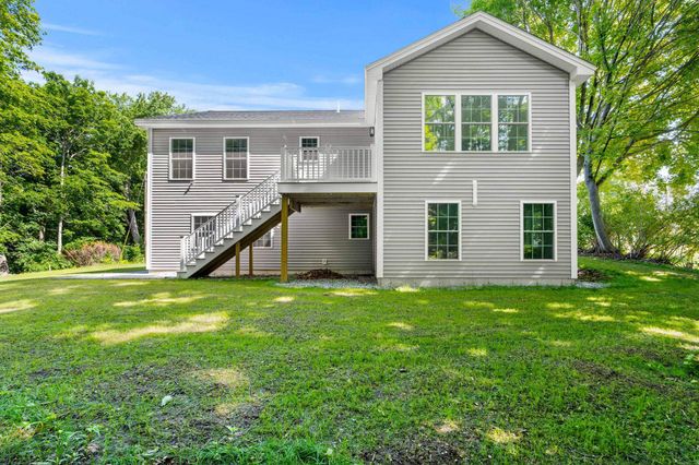 15 Bartlett Street, Epping, NH 03042