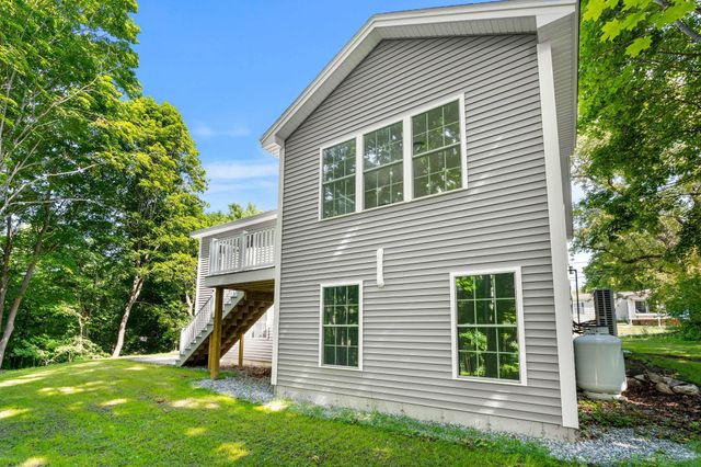 15 Bartlett Street, Epping, NH 03042
