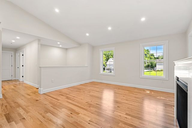 15 Bartlett Street, Epping, NH 03042