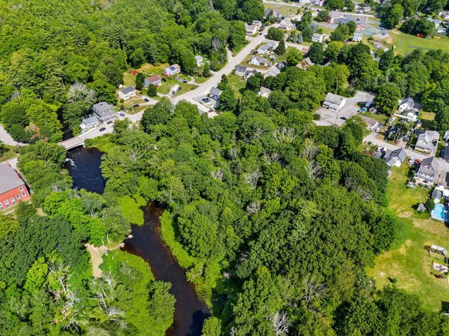15 Bartlett Street, Epping, NH 03042