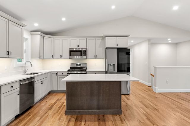 15 Bartlett Street, Epping, NH 03042