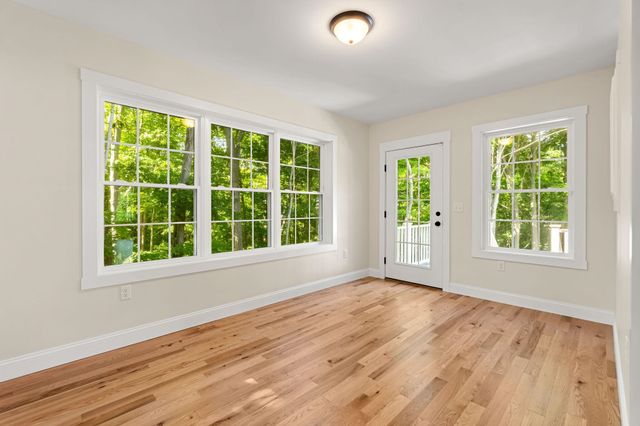 15 Bartlett Street, Epping, NH 03042