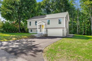 15 Bartlett Street, Epping, NH 03042