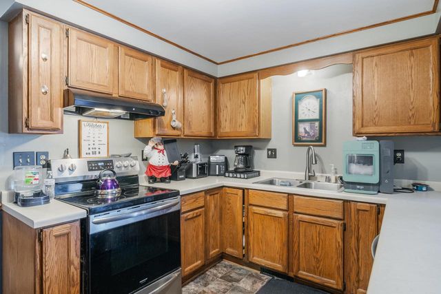 3218 Windsor PLACE, West Bend, WI 53090