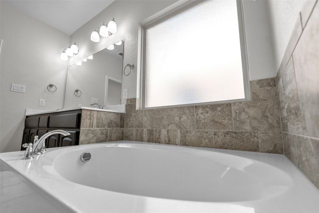 11313 Golden Ridge Lane, Fort Worth, TX 76052