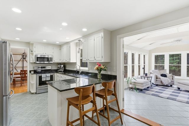 25 Buttonwood Dr., Derry, NH 03038