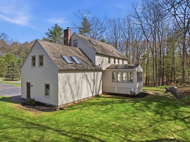 25 Buttonwood Dr., Derry, NH 03038