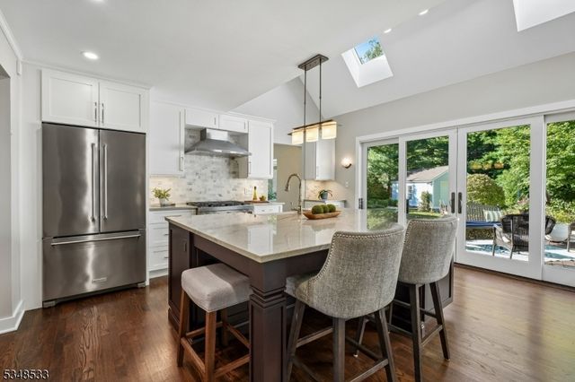 11 Meadowbrook Ct, Summit City, NJ 07901
