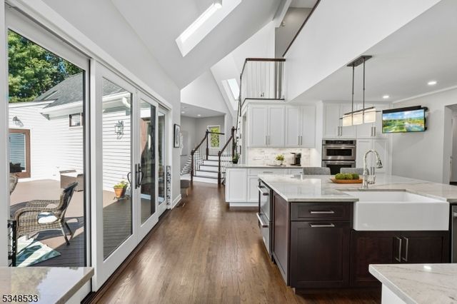 11 Meadowbrook Ct, Summit City, NJ 07901
