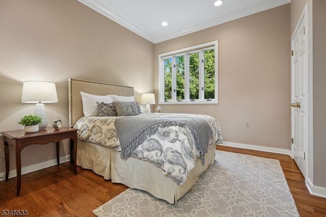 11 Meadowbrook Ct, Summit City, NJ 07901