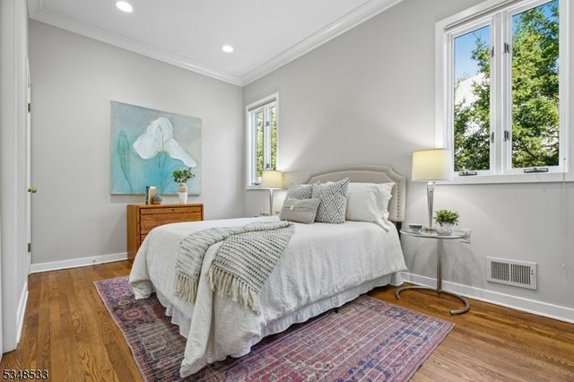 11 Meadowbrook Ct, Summit City, NJ 07901