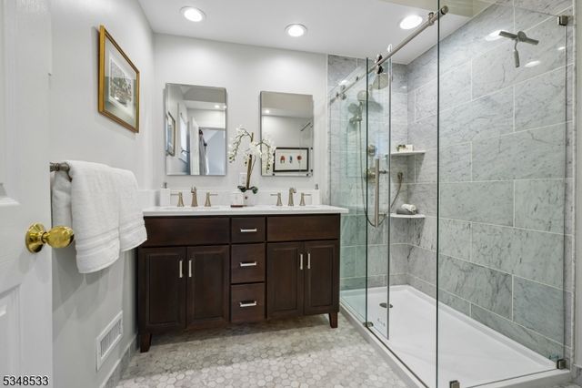 11 Meadowbrook Ct, Summit City, NJ 07901