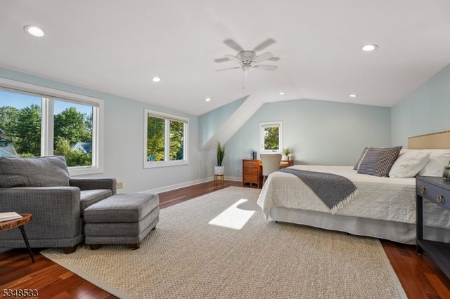 11 Meadowbrook Ct, Summit City, NJ 07901