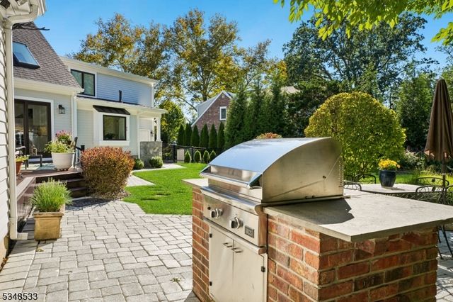 11 Meadowbrook Ct, Summit City, NJ 07901