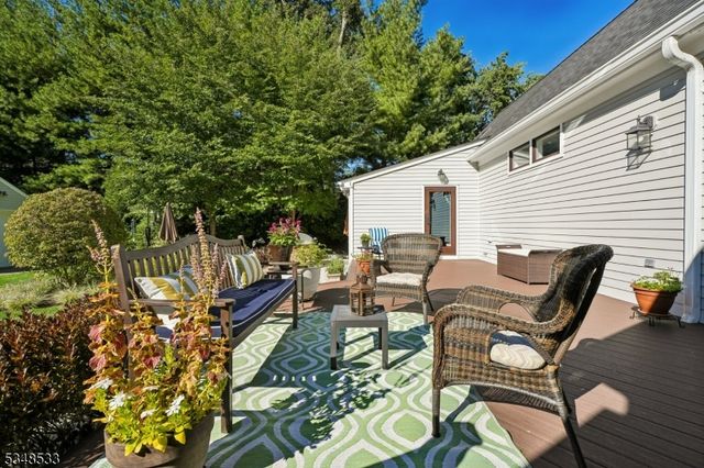 11 Meadowbrook Ct, Summit City, NJ 07901