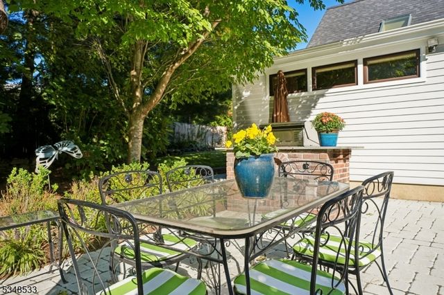 11 Meadowbrook Ct, Summit City, NJ 07901