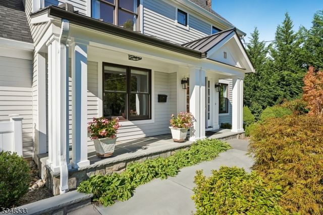 11 Meadowbrook Ct, Summit City, NJ 07901