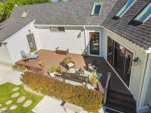 11 Meadowbrook Ct, Summit City, NJ 07901