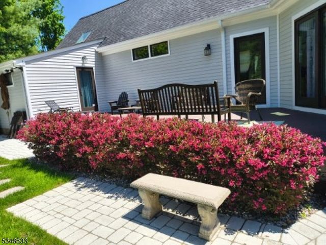 11 Meadowbrook Ct, Summit City, NJ 07901