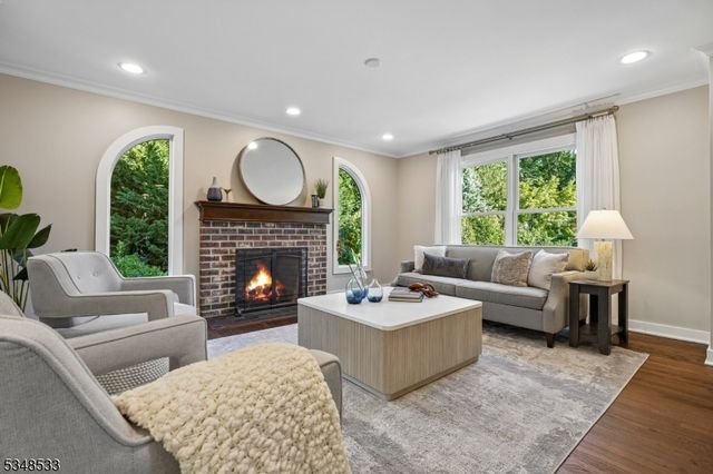 11 Meadowbrook Ct, Summit City, NJ 07901