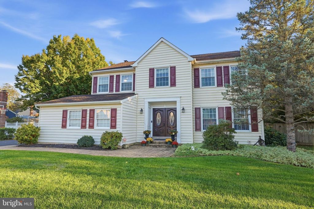 2093 E WELLINGTON RD, NEWTOWN, PA 18940 — exterior