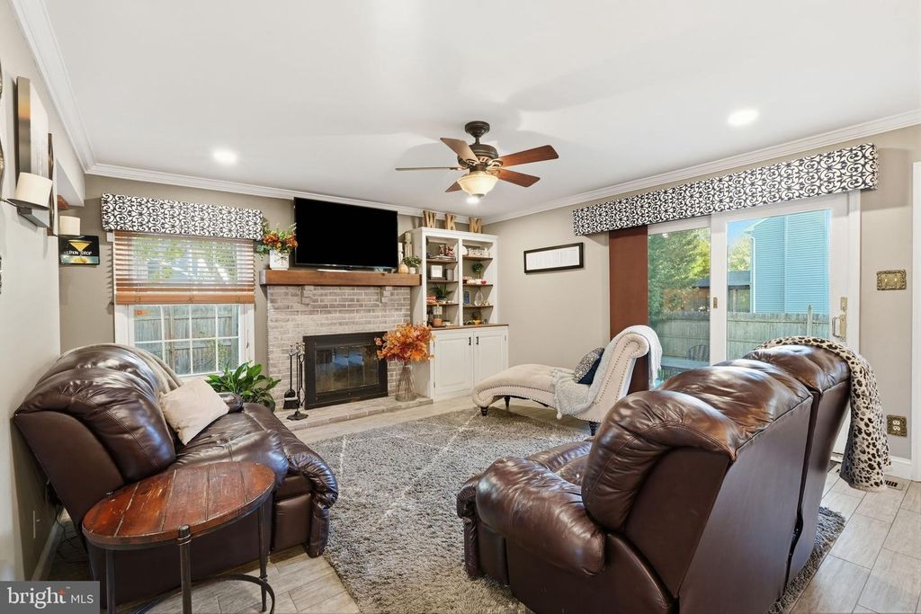 2093 E WELLINGTON RD, NEWTOWN, PA 18940 — photo 4
