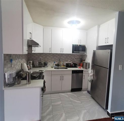 201 Saint Pauls Avenue 1W, Jersey City, NJ 07306