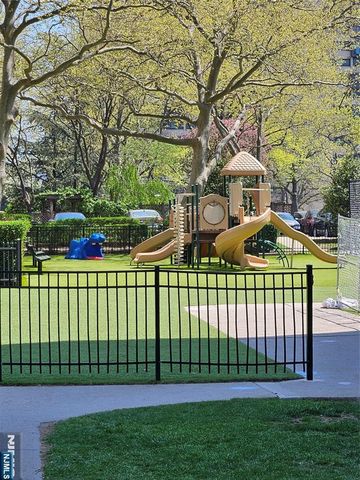 201 Saint Pauls Avenue 1W, Jersey City, NJ 07306