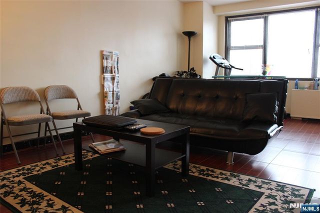 201 Saint Pauls Avenue 1W, Jersey City, NJ 07306