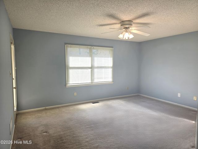 213 Pinewood Drive, New Bern, NC 28562